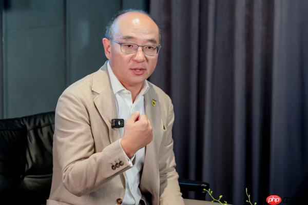 暗讽谁?莲花集团CEO:想两年做出一台车,但真做不到