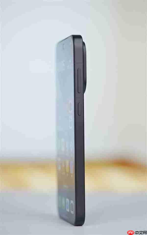 7025mAh超大电池!OPPO Find X9图赏