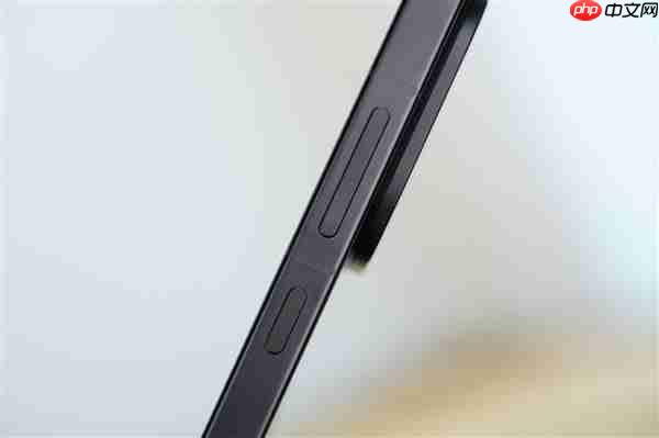 7025mAh超大电池!OPPO Find X9图赏