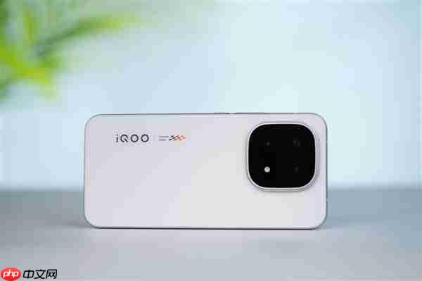 首发2K三星珠峰屏 一眼通透!iQOO 15图赏