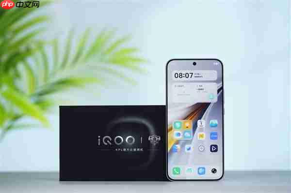 首发2K三星珠峰屏 一眼通透!iQOO 15图赏
