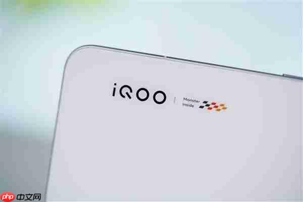 首发2K三星珠峰屏 一眼通透!iQOO 15图赏