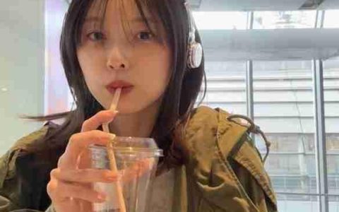 《寂静岭f》女主脸模晒近照 清新造型展现反差魅力
