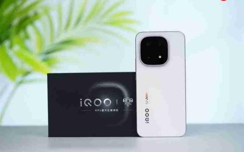 从性能机到水桶旗舰！ iQOO 15评测：双芯算力+全场景优化 不止游戏强机