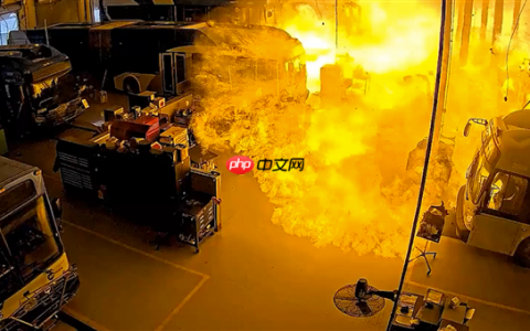 压缩天然气气瓶破裂 美国得州发生公交车爆炸起火事件