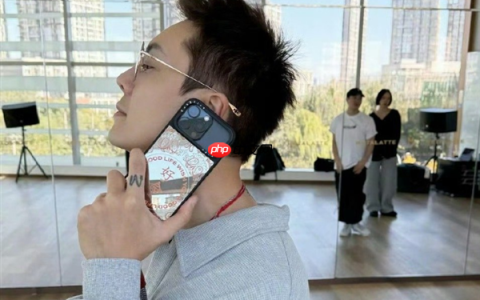 陈伟霆回应iPhone 16 Pro套iPhone 17 Pro壳：新手机在传数据 还要一天多