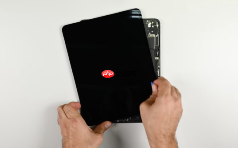 iPad Pro (2025) 拆解：内部结构极其复杂 难以拆卸