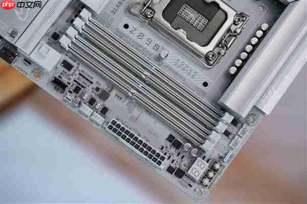 雪景房主机必看!技嘉电竞冰雕Z890 AORUS PRO ICE主板图赏