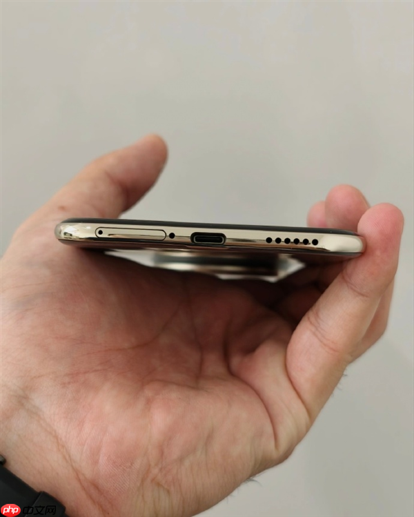 最薄Mate！华为Mate 70 Air真机现身：iPhone Air劲敌来了
