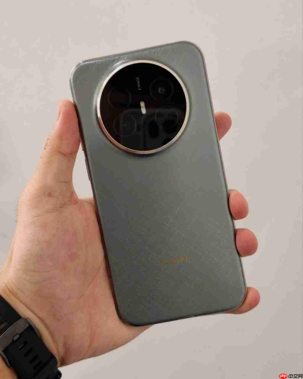有 SIM 卡槽,华为 Mate 70 Air 真机新图曝光