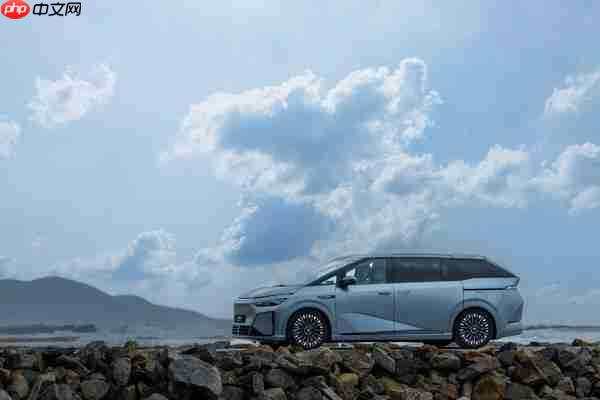 小鹏 X9 超级增程版上市 综合续航超 1600km 预售价 35 万起