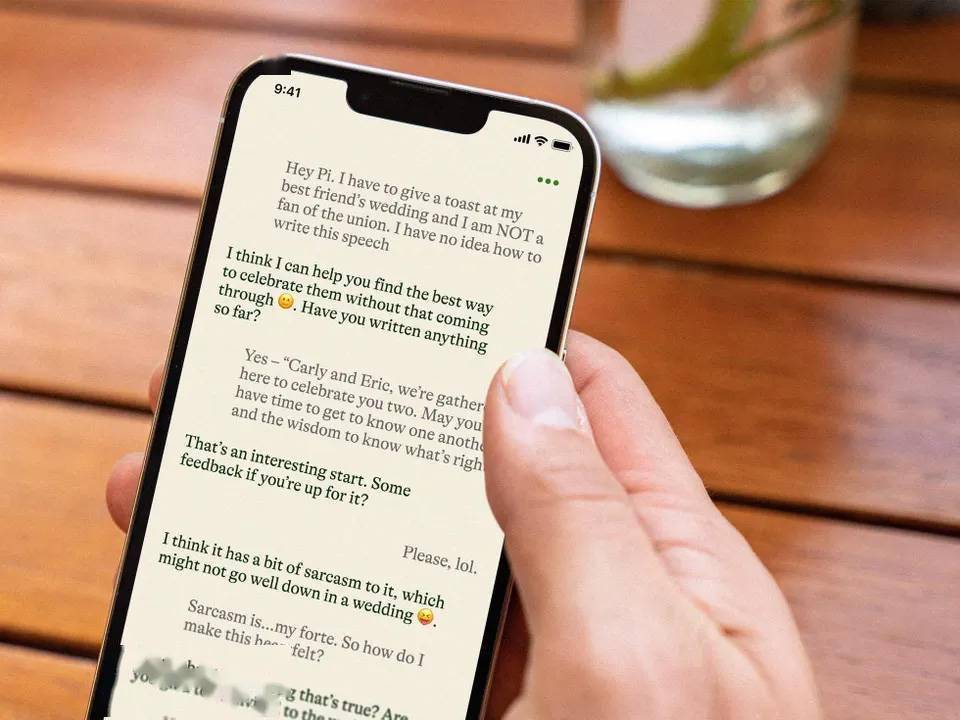 这个比 ChatGPT 情商还高的 AI，我可以和它聊三天三夜