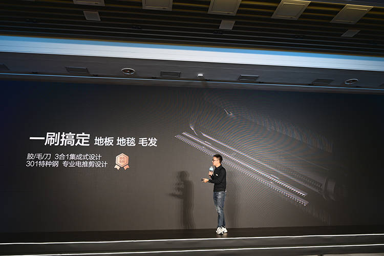 萤石发布AI扫拖宝 RS20 Pro:深度学习加持 智能清洁新体验