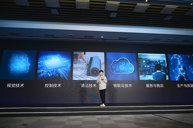 萤石发布AI扫拖宝 RS20 Pro:深度学习加持 智能清洁新体验