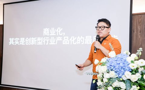 开拓商业全球化之路：AR眼镜引领3D世界新时代