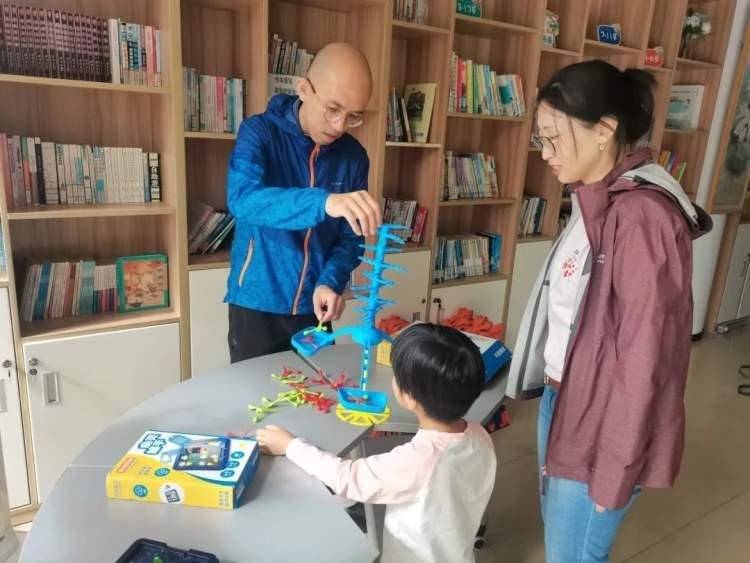 机器人来了!孩子们这样探索科技奥秘