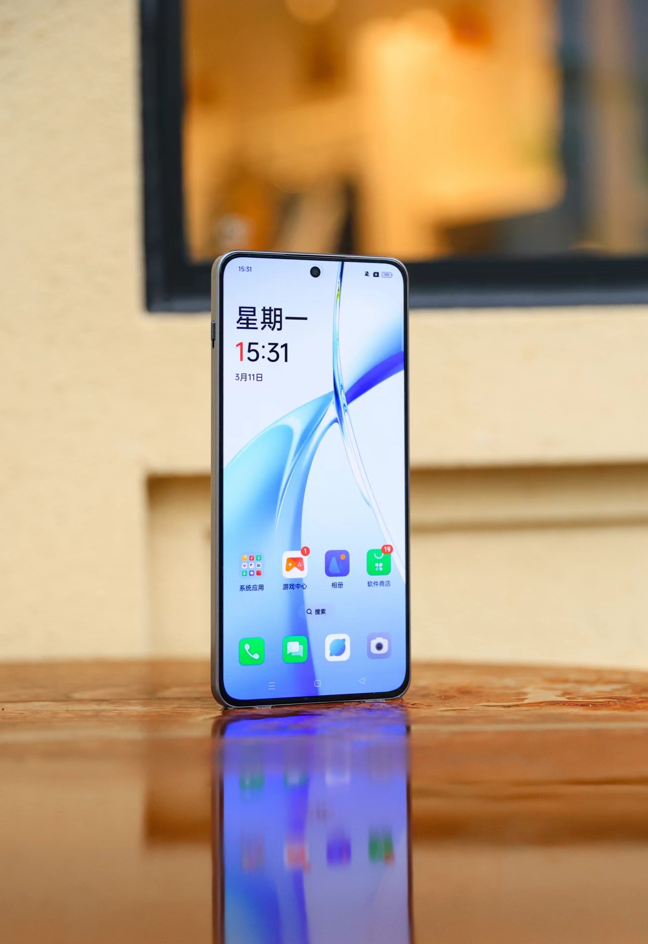 一加 Ace 3V 手机紫色真机曝光,100 米跨栏运动员夏思凝担任 AI 体验官