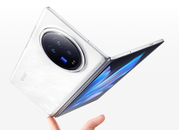 vivo X Fold3搭载自研寰宇信号放大系统:独家“通信五合一”技术