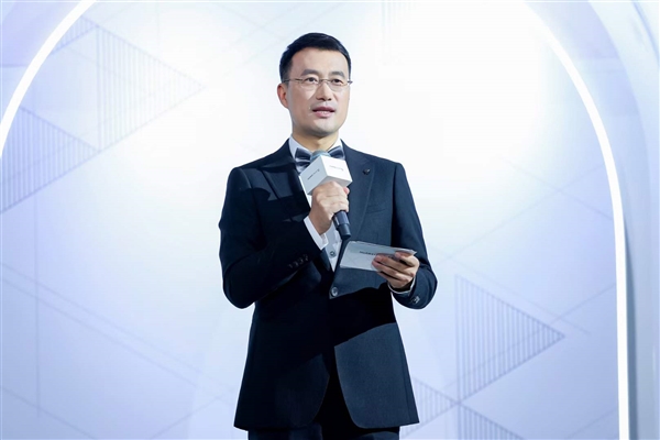 HUAWEI Pura 70锐意风尚之夜登陆上海:何刚诠释“锐意向前”品牌精神