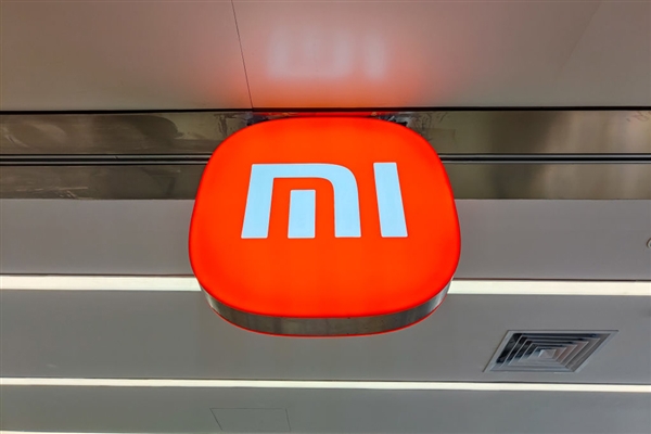 MIX旗舰蓄势待发!卢伟冰换上小米新机
