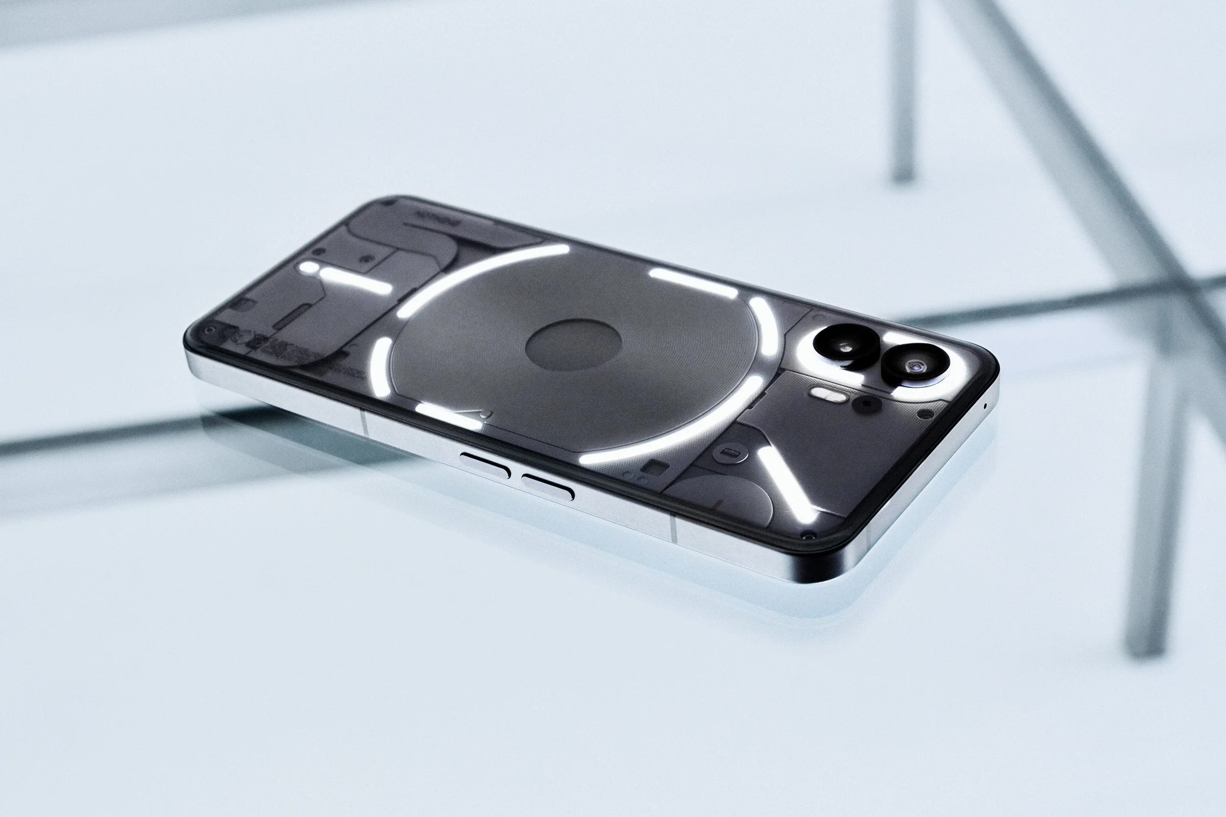 剑指智能手机 AI 战场，Nothing Phone（3）宣布推迟至明年发布