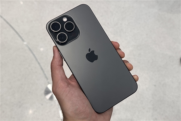 苹果618大跳水!iPhone 15多次降价后重回销量榜第一