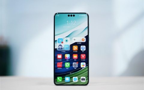 华为Mate 70 Pro外观设计首曝：屏幕三挖孔 行业独此一家