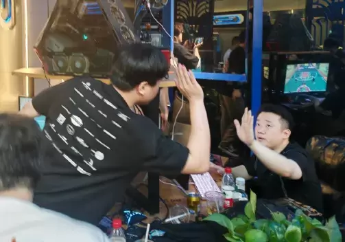 《街头篮球》双PF的压迫感  小舞礼天一潘伟合体称霸贵阳