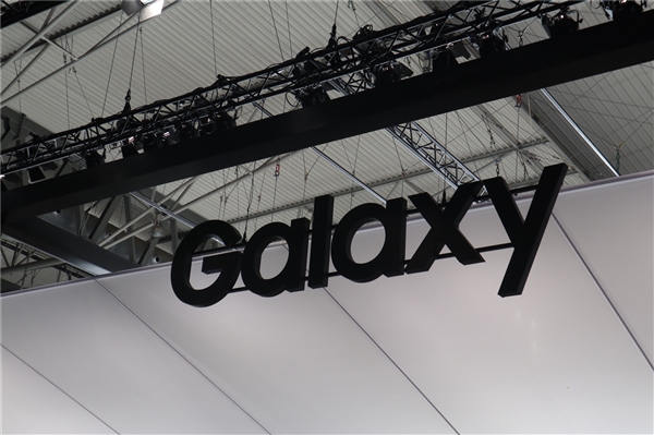 三星Galaxy Z Fold6手机壳曝光:外观更方正硬朗