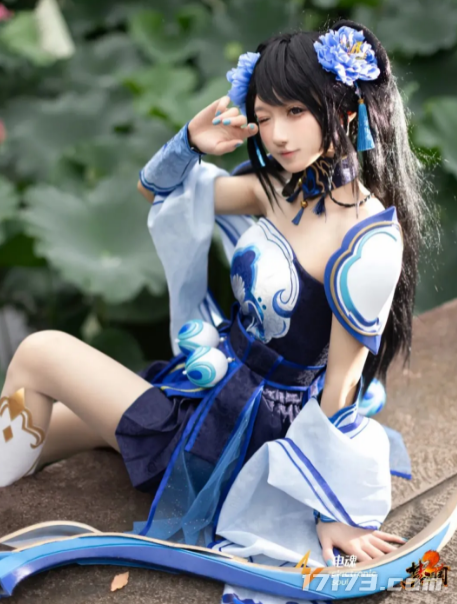 胸不巨何以聚天下!网游Coser的美少女们到底有多挣钱?