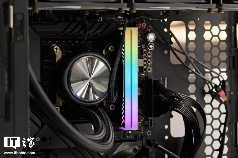 雷克沙战神之翼 ARES RGB DDR5 8000 内存体验:首款海力士颗粒认证内存,稳超 8000MT/s极速性能体验