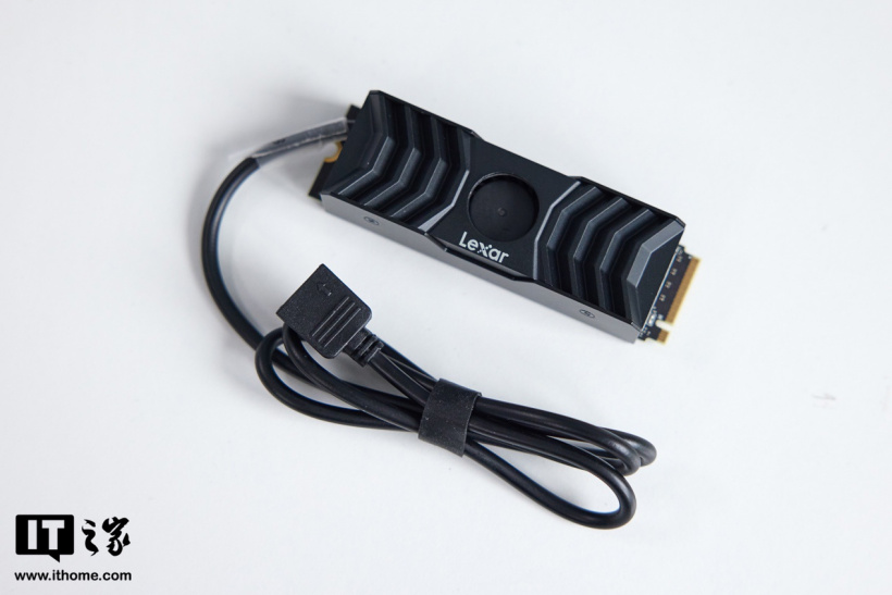雷克沙 NM1090 PCIe5.0 Gen5x4 NVMe 固态硬盘体验：12000MB/s超高速读取，RGB 散热马甲是绝配