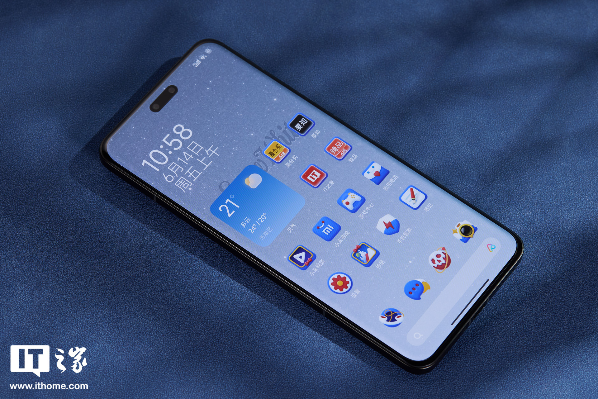 小米 Civi 4 Pro 迪士尼公主限定版图赏:内嵌“魔镜”的深度定制机