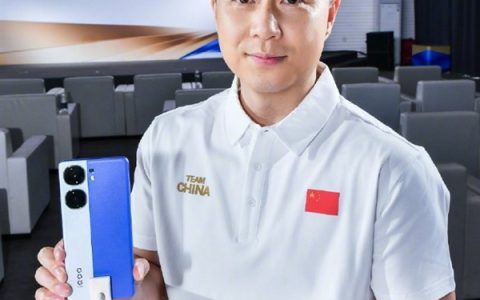奥运冠军李小鹏晒iQOO Neo9S Pro+ 双拼色后壳太吸睛