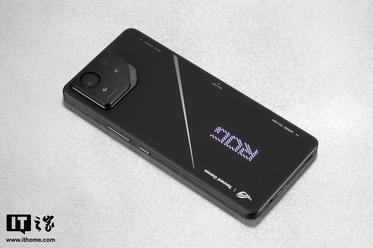 华硕 ROG 8 系列游戏手机官宣与《QQ 飞车手游》合作,7 月 13 日 Bilibili World 2024 揭晓