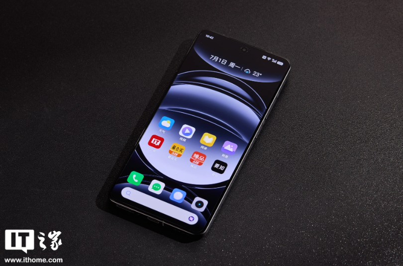 realme 真我 GT6 手机今日首销:骁龙 8 Gen 3 处理器 + 6000nit 直屏,2799 元起