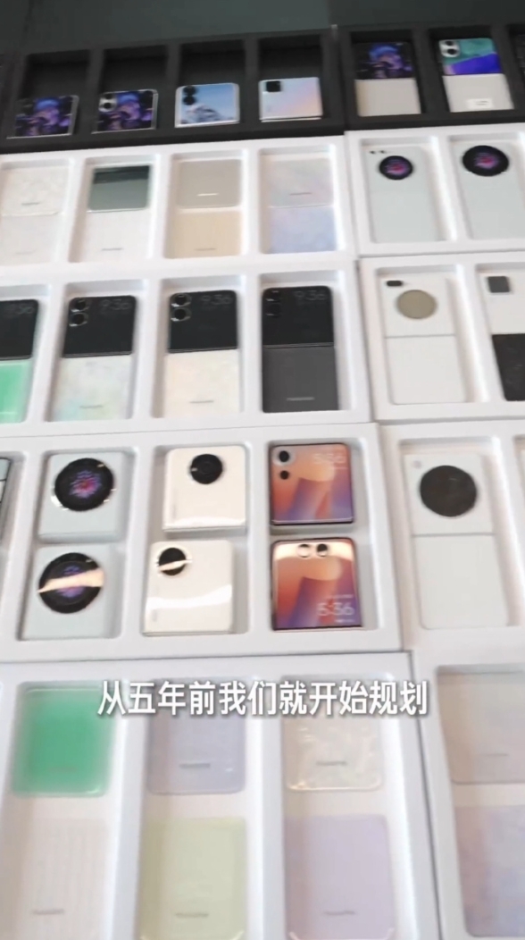 不做好不发布!小米小折叠研发5年:雷军展示大量工程机