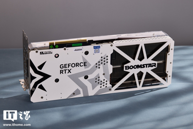 影驰 GEFORCE RTX 4070 Ti SUPER 星曜 OC 显卡图赏：潮流“水晶”外壳，炫彩风扇光环