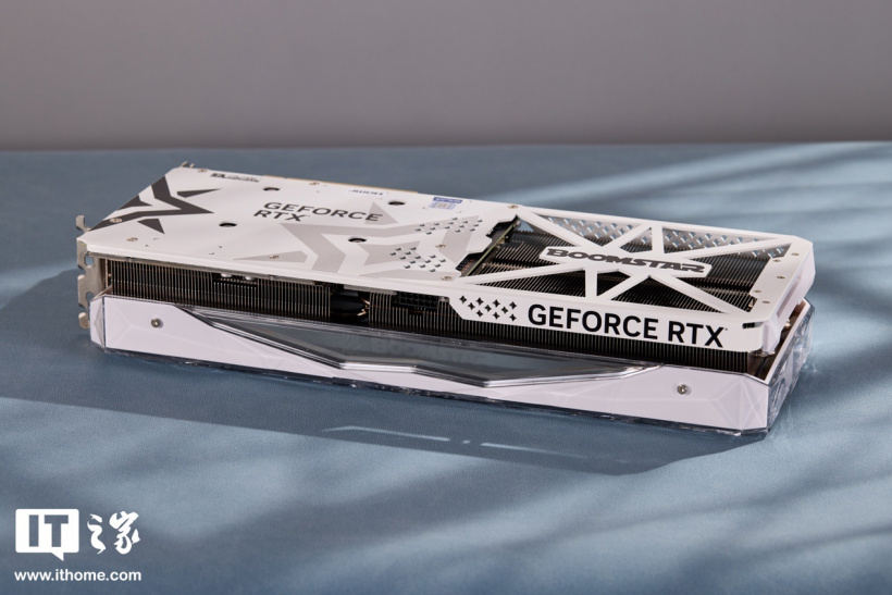影驰 GEFORCE RTX 4070 Ti SUPER 星曜 OC 显卡图赏：潮流“水晶”外壳，炫彩风扇光环
