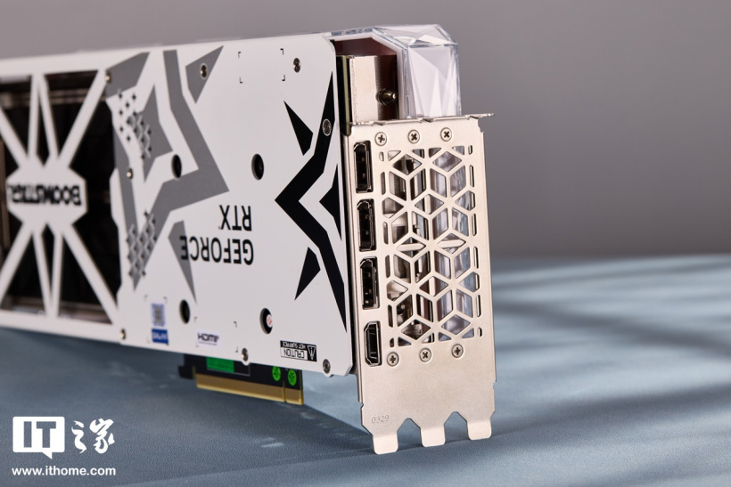 影驰 GEFORCE RTX 4070 Ti SUPER 星曜 OC 显卡图赏：潮流“水晶”外壳，炫彩风扇光环