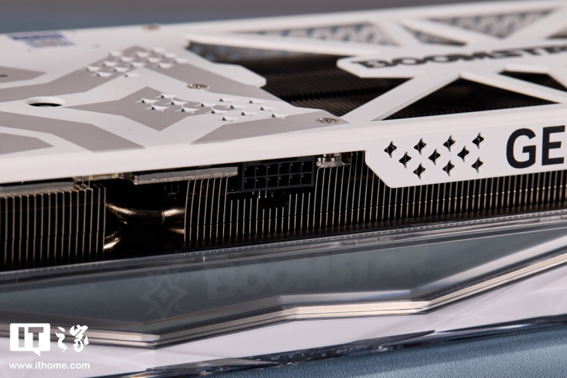 影驰 GEFORCE RTX 4070 Ti SUPER 星曜 OC 显卡图赏：潮流“水晶”外壳，炫彩风扇光环