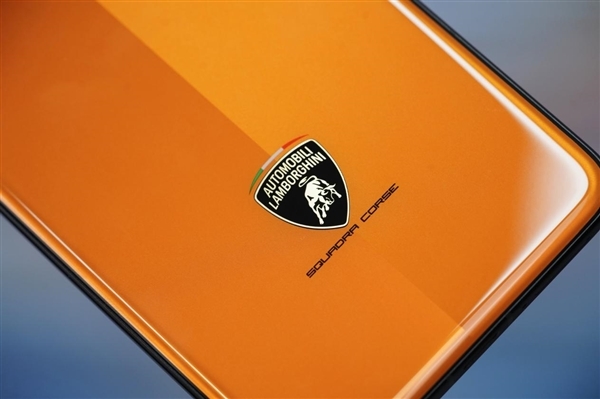 3999元 联名兰博基尼！Redmi K70至尊冠军版发布：自带碳纤维纹理