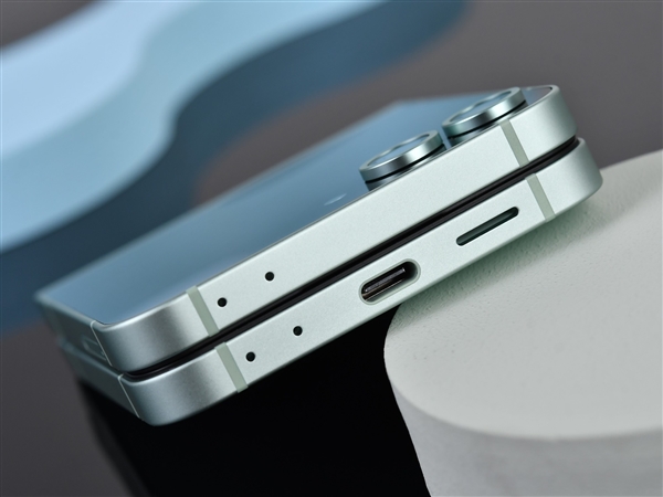 三星首款AI小折叠!Galaxy Z Flip6上手