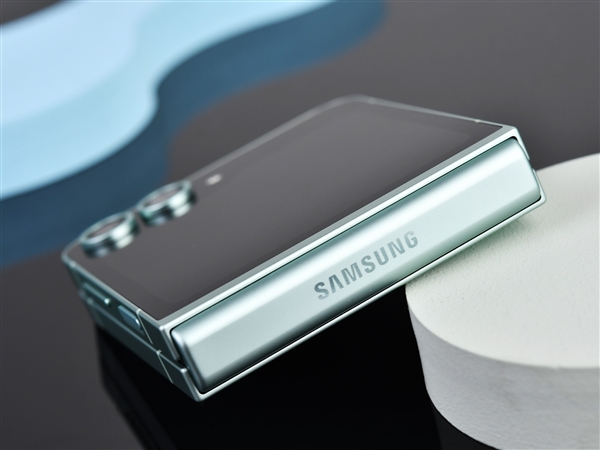 三星首款AI小折叠!Galaxy Z Flip6上手