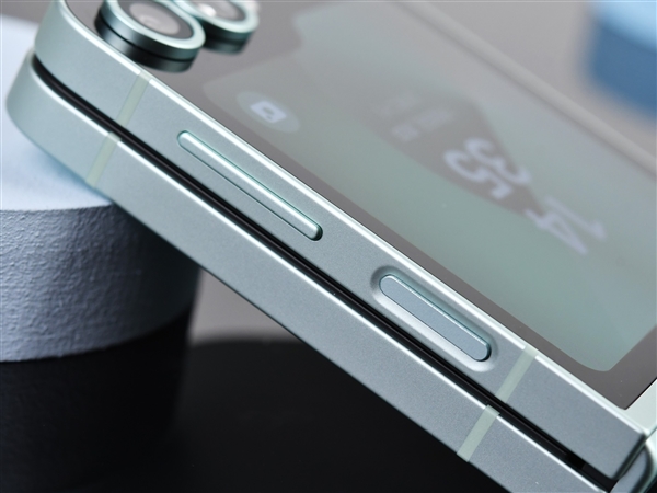 三星首款AI小折叠!Galaxy Z Flip6上手