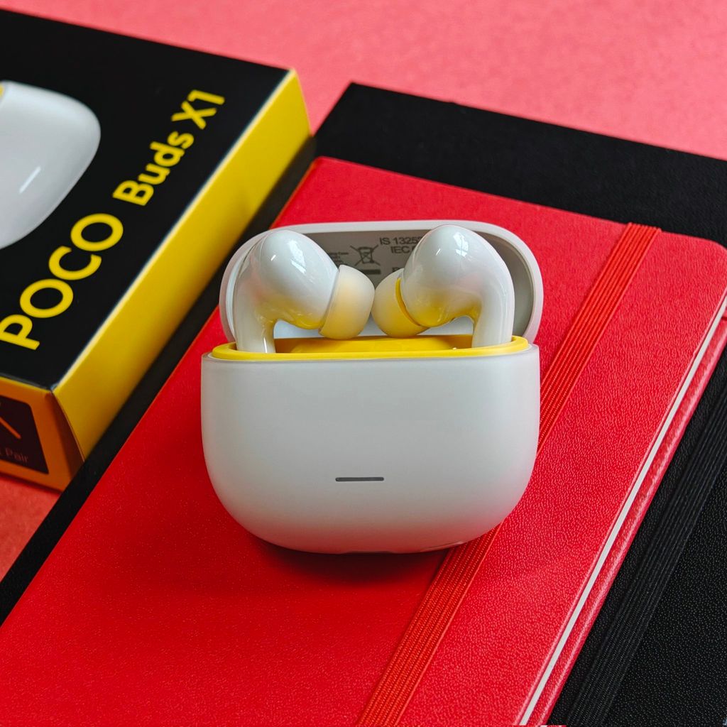 8 月 1 日发布,小米 POCO M6 Plus 5G 手机以及 POCO Buds X1 耳机实物照曝光