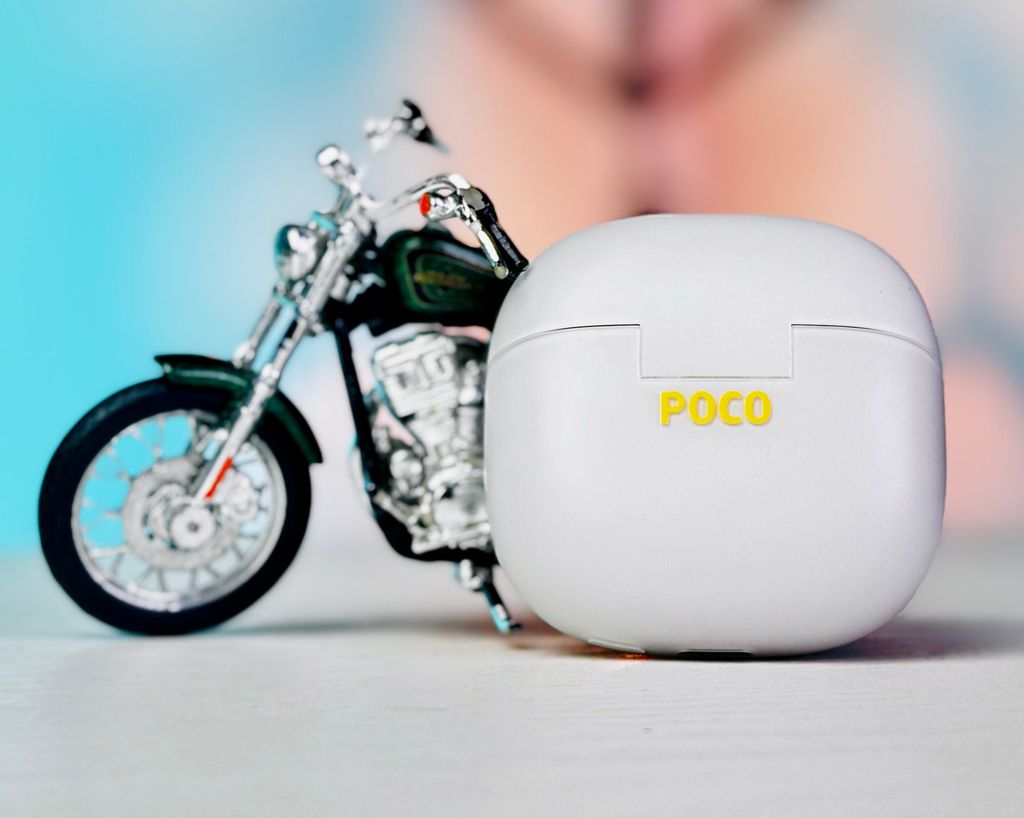 8 月 1 日发布,小米 POCO M6 Plus 5G 手机以及 POCO Buds X1 耳机实物照曝光