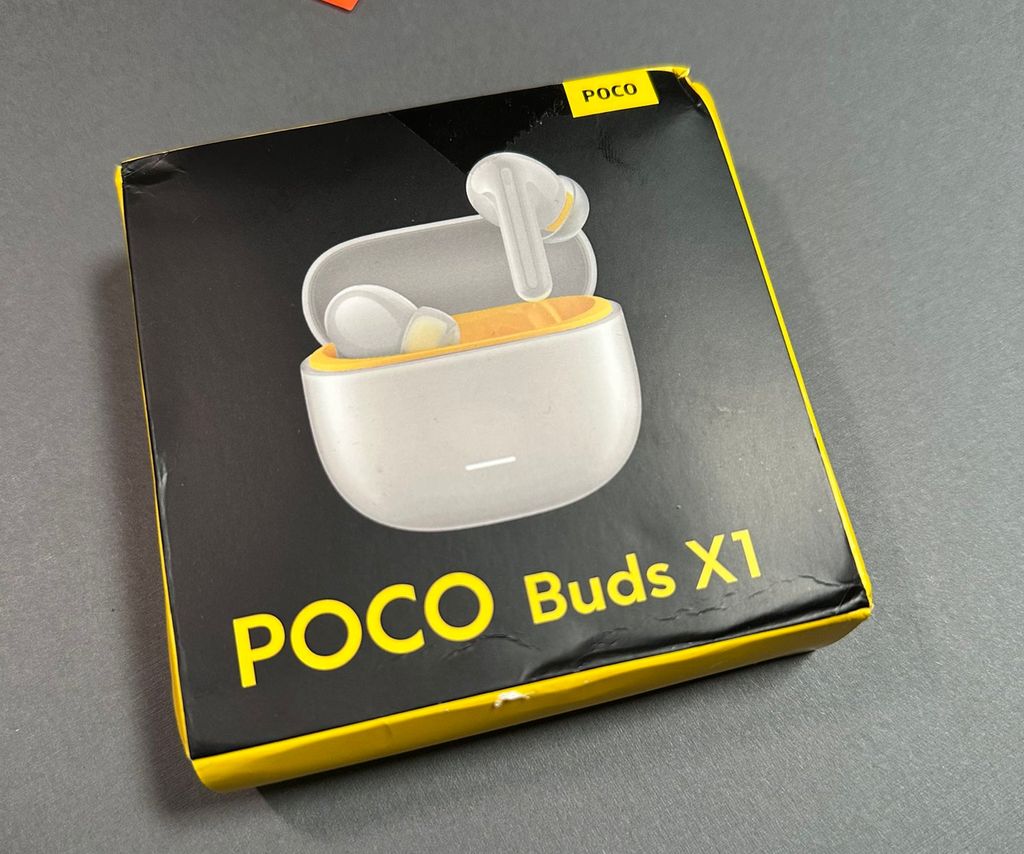 8 月 1 日发布,小米 POCO M6 Plus 5G 手机以及 POCO Buds X1 耳机实物照曝光