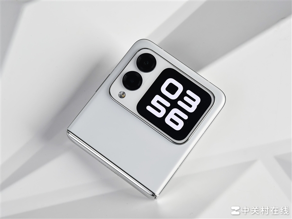 华为nova Flip重新定义小折叠:外屏设计独具一格