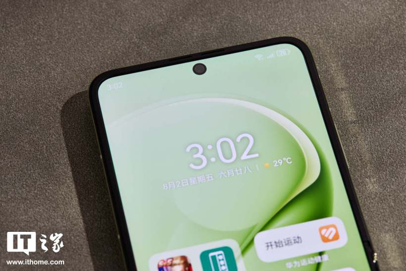 华为 nova Flip「向新绿」图赏:趣方屏设计、号称业界最薄小折叠